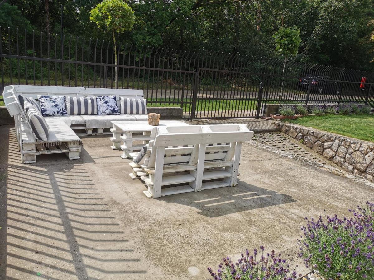Family Garden Apartmanhaz Siofok Ngoại thất bức ảnh