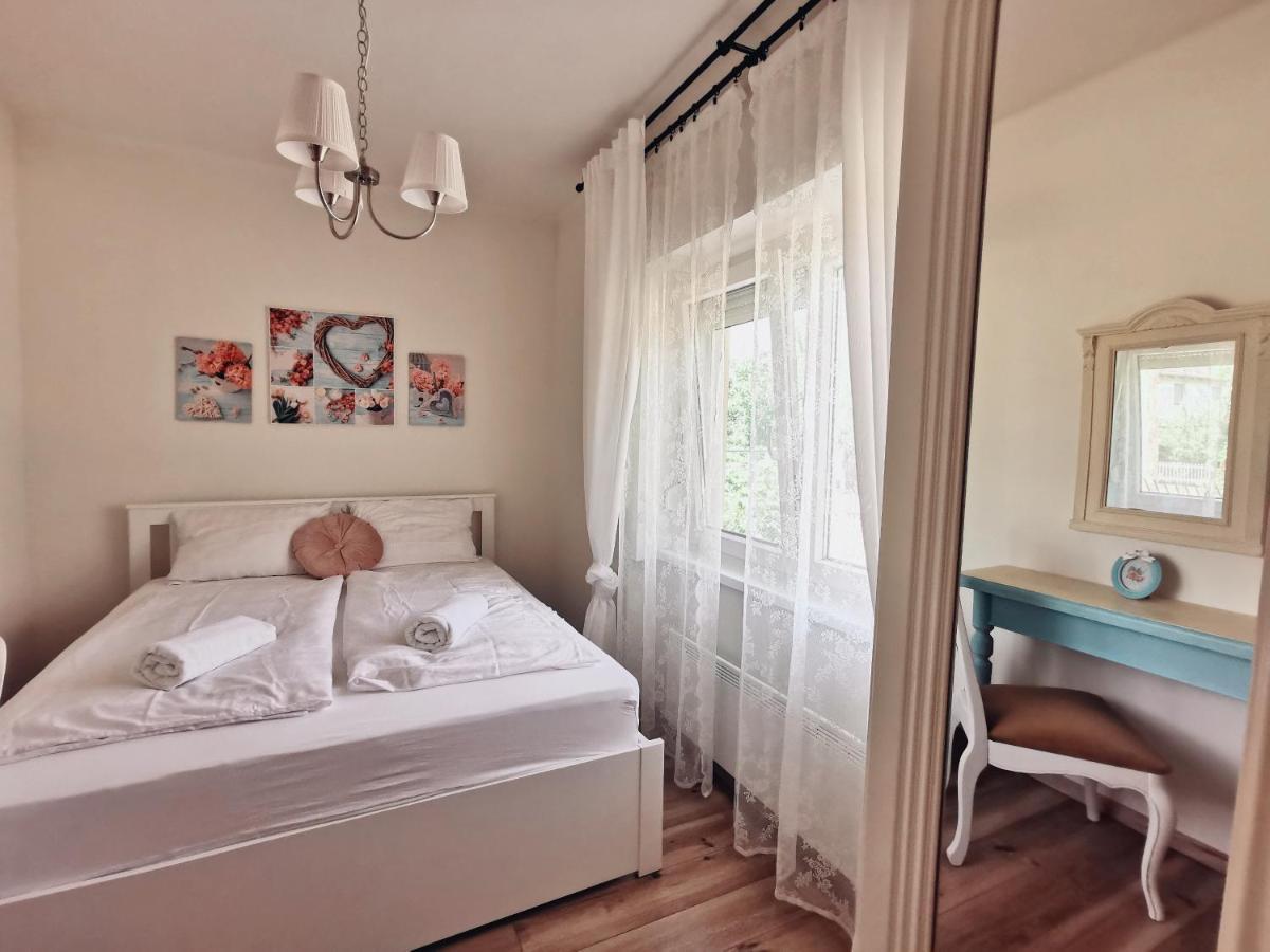 Family Garden Apartmanhaz Siofok Ngoại thất bức ảnh