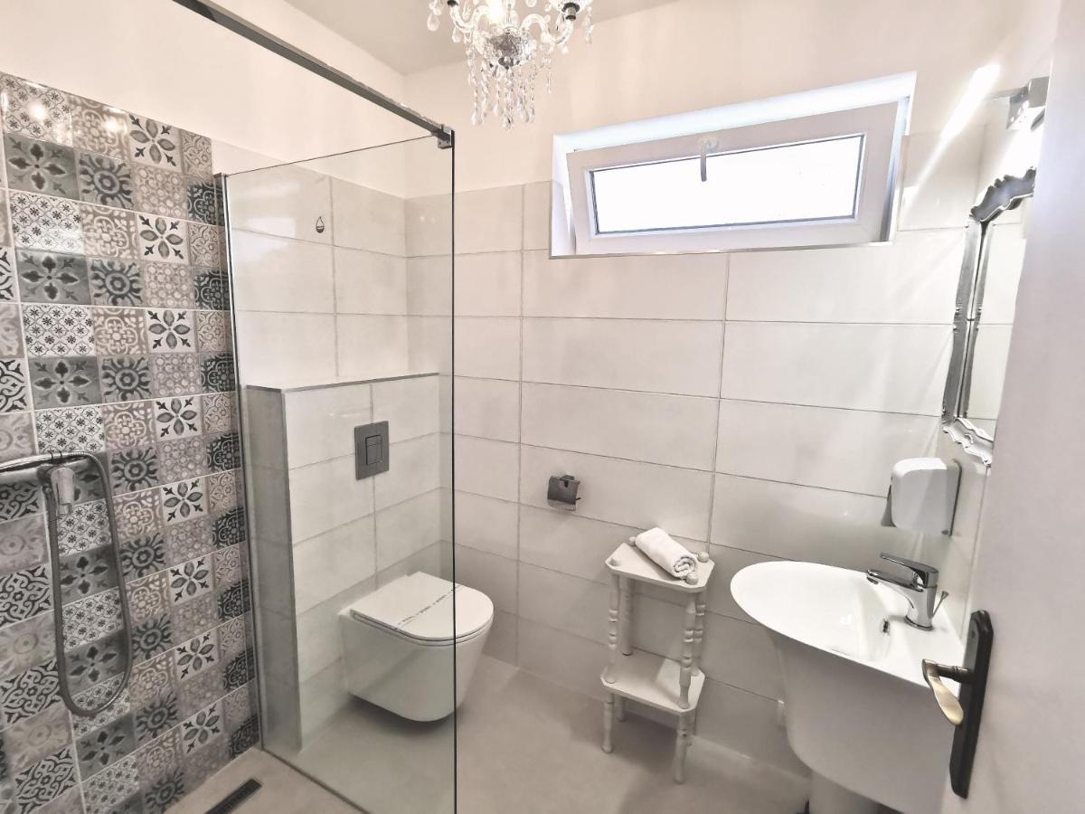 Family Garden Apartmanhaz Siofok Ngoại thất bức ảnh