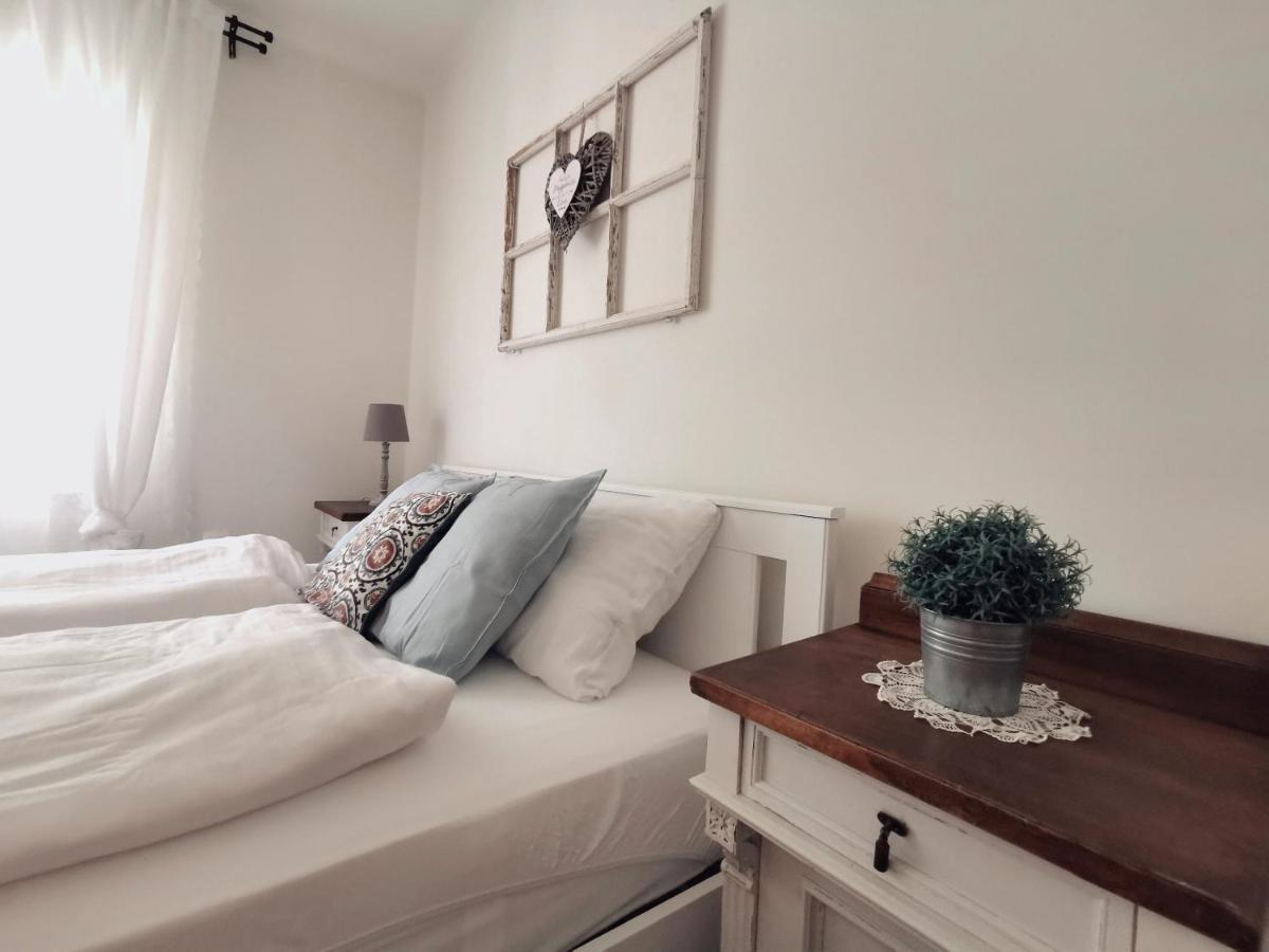 Family Garden Apartmanhaz Siofok Ngoại thất bức ảnh
